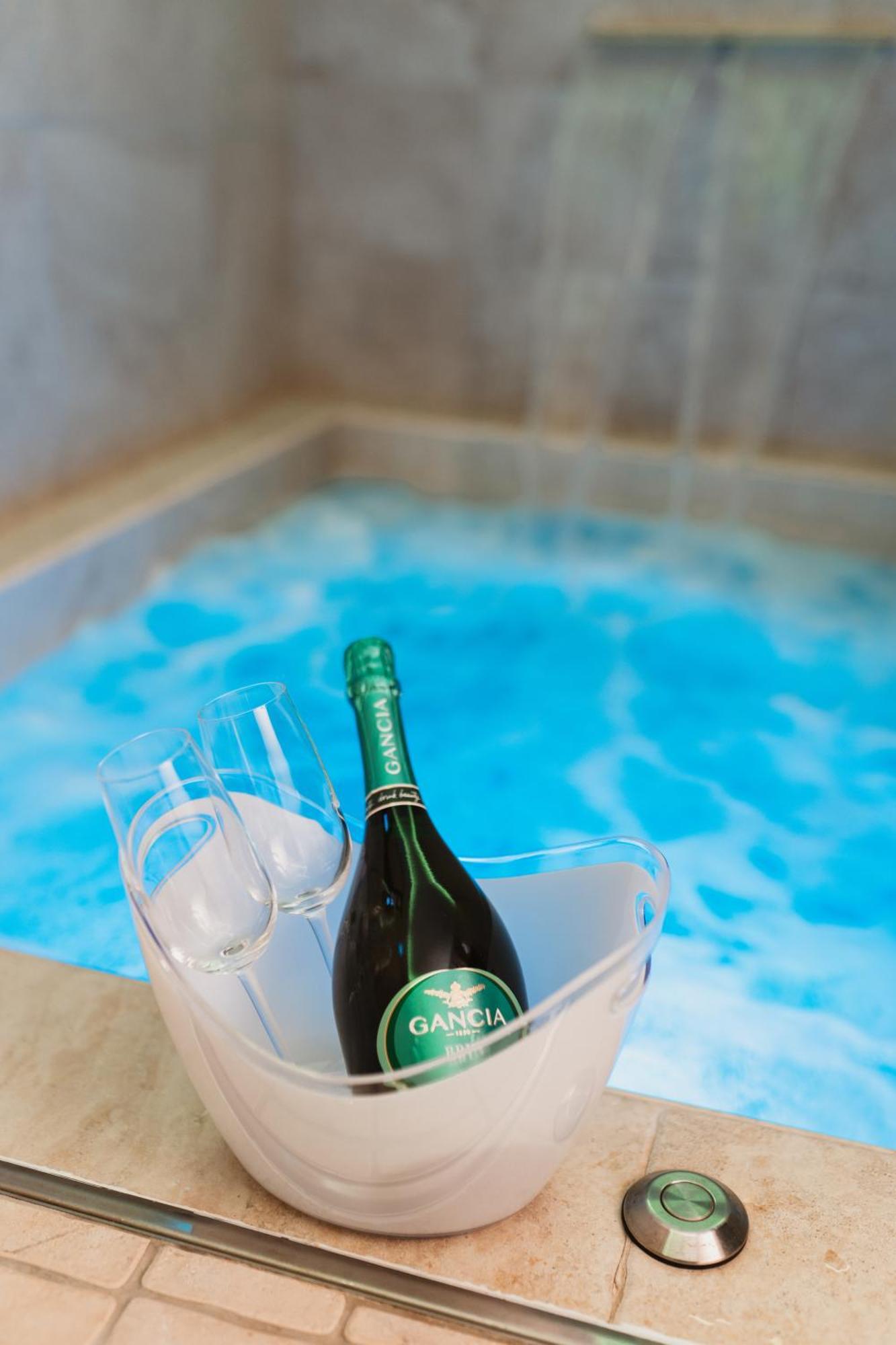 Luxuite Spa Con Piscina E Jacuzzi Alberobello Exterior foto